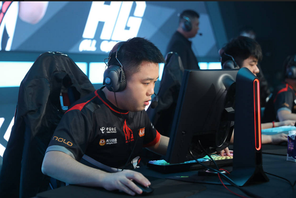  草根选手逆袭之路震撼电竞圈层