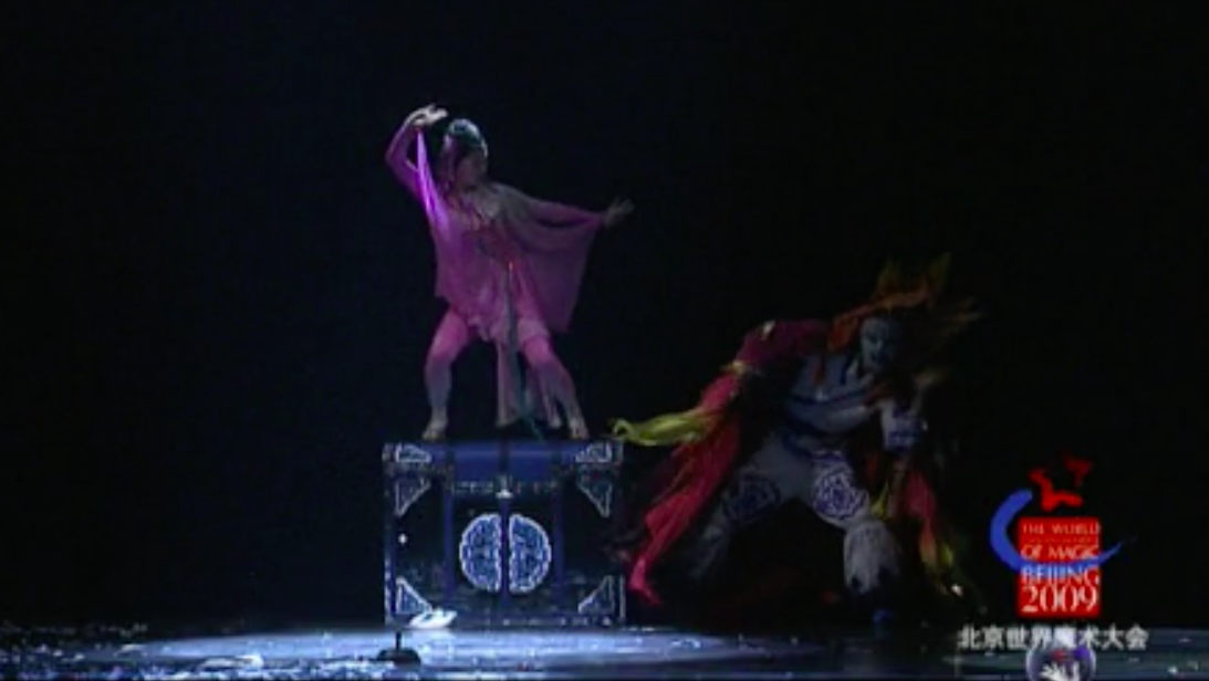  电竞女将巾帼不让须眉勇夺冠军