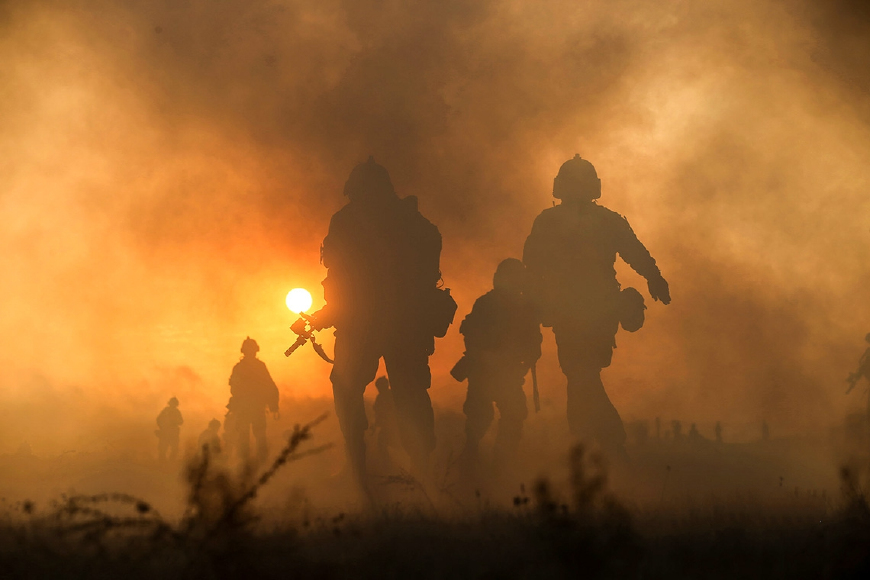  雨战激斗不分胜负，双方握手言和收场