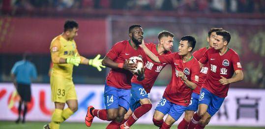  足坛名帅执教新政，战术革新引领潮流  