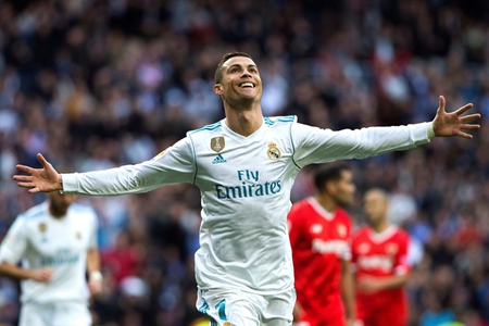  皇马客场逆转巴萨，国家德比演绎经典战役