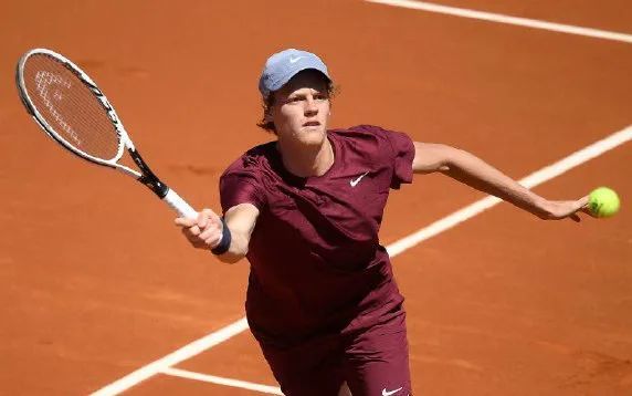  辛纳青春风暴席卷，意大利新星登顶美网