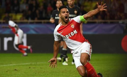  法甲巴黎独占鳌头，摩纳哥紧追不舍