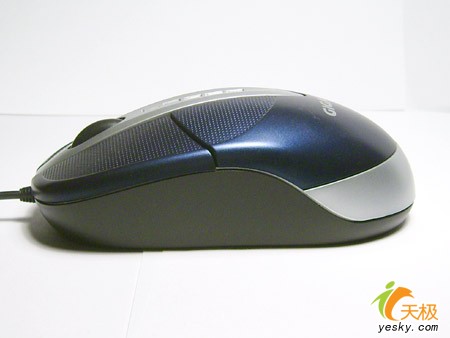  网球拍个性化定制兴起，激光雕刻图案成潮流