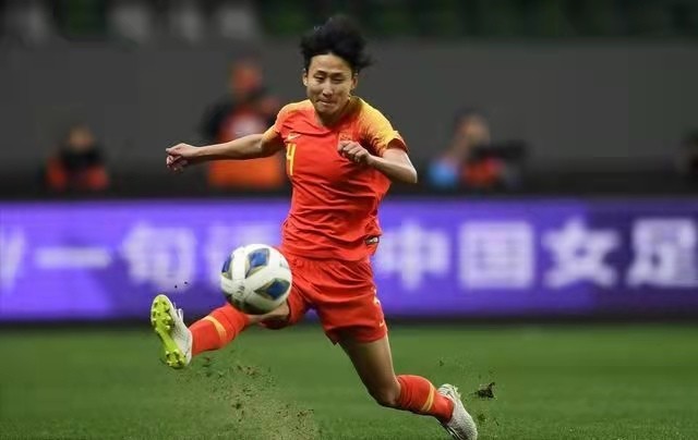  女足亚洲杯激烈角逐，中国玫瑰绽放异彩